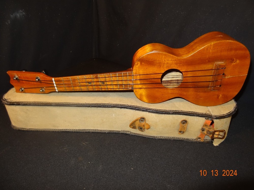 Nice Antique Leonardo Nunes  Soprano Ukulele