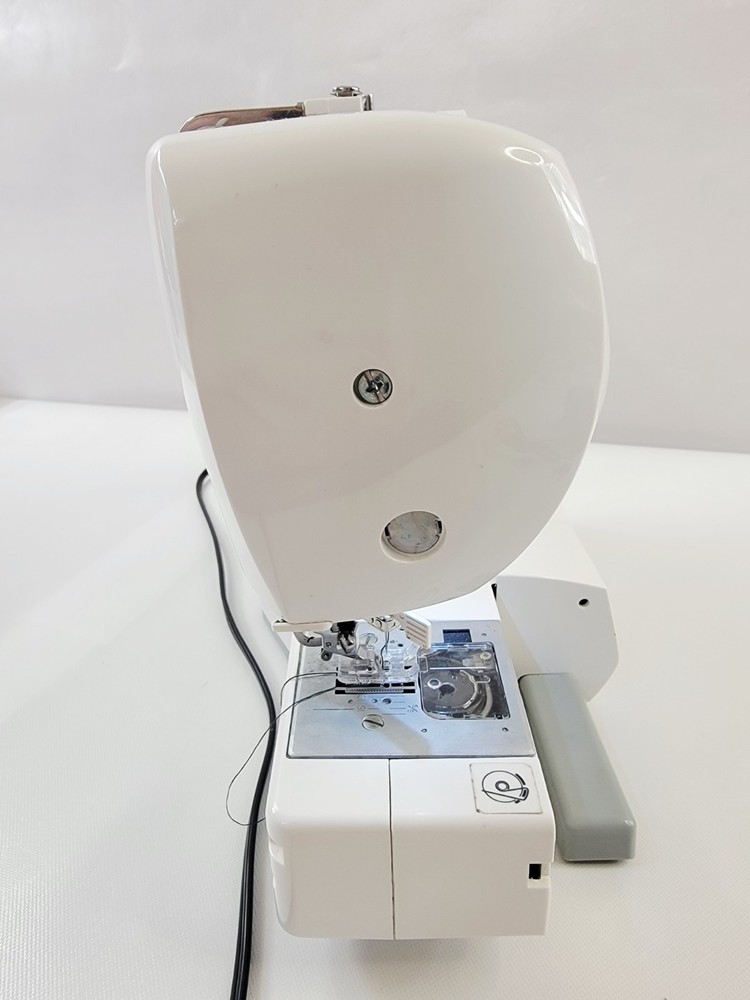 Singer Patchwork 7285 Sewing & Quilting Machine W/ Extension Table - VIDEO