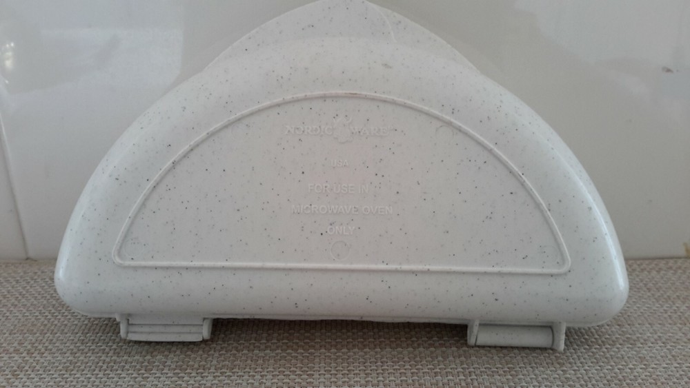 Nordic Ware Microwave Omelet Pan White EUC
