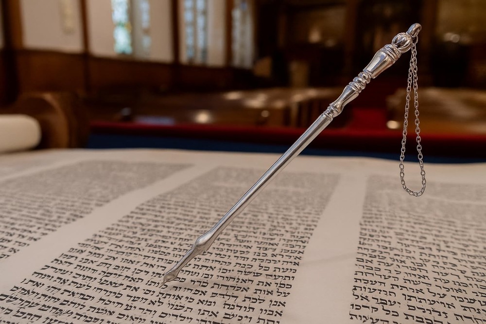 Torah Book Pointer Yad Hand Silver Finish with a 20cm 13 cm,