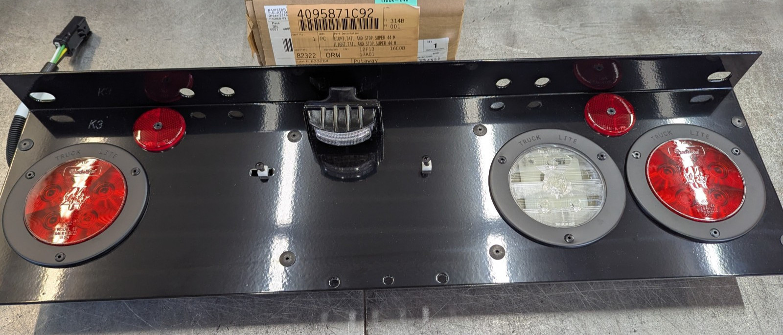 4095871C92 International Tail Light Bar Panel LED Super 44 Lamp TRUCK-LITE 40951