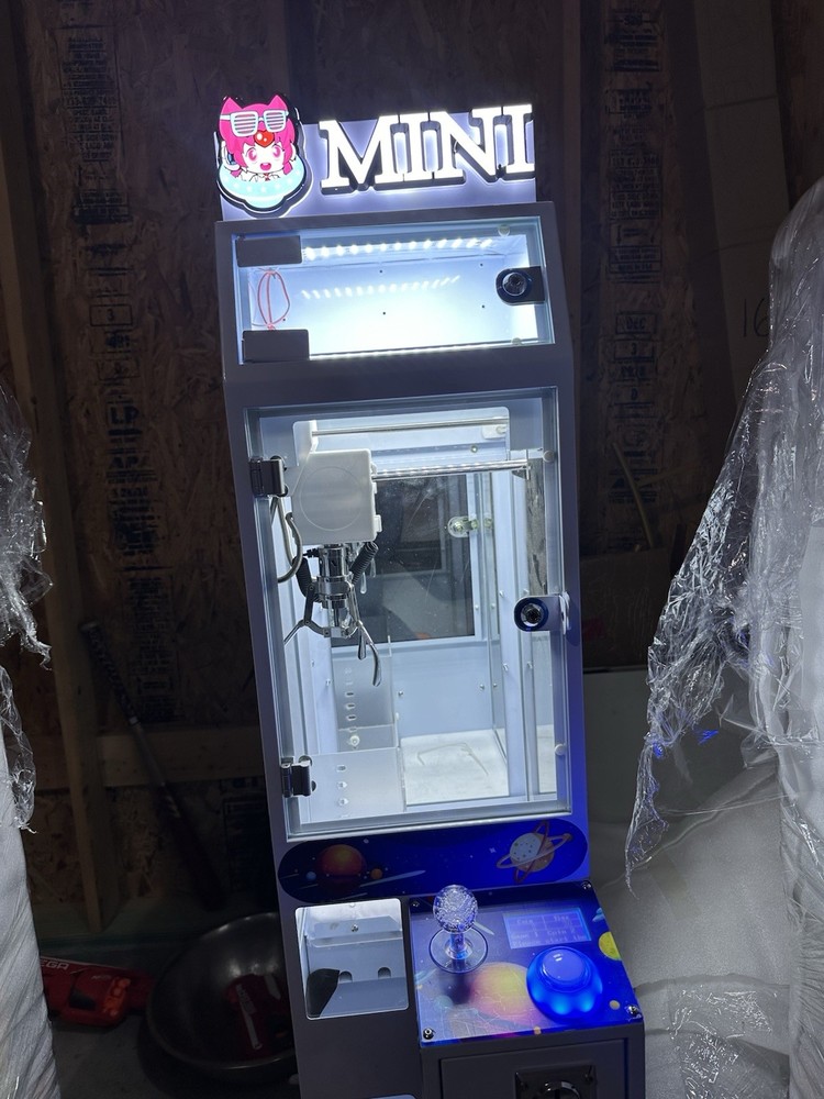 Mini Claw Machine - Space Warrior And Rubber Duck Theme