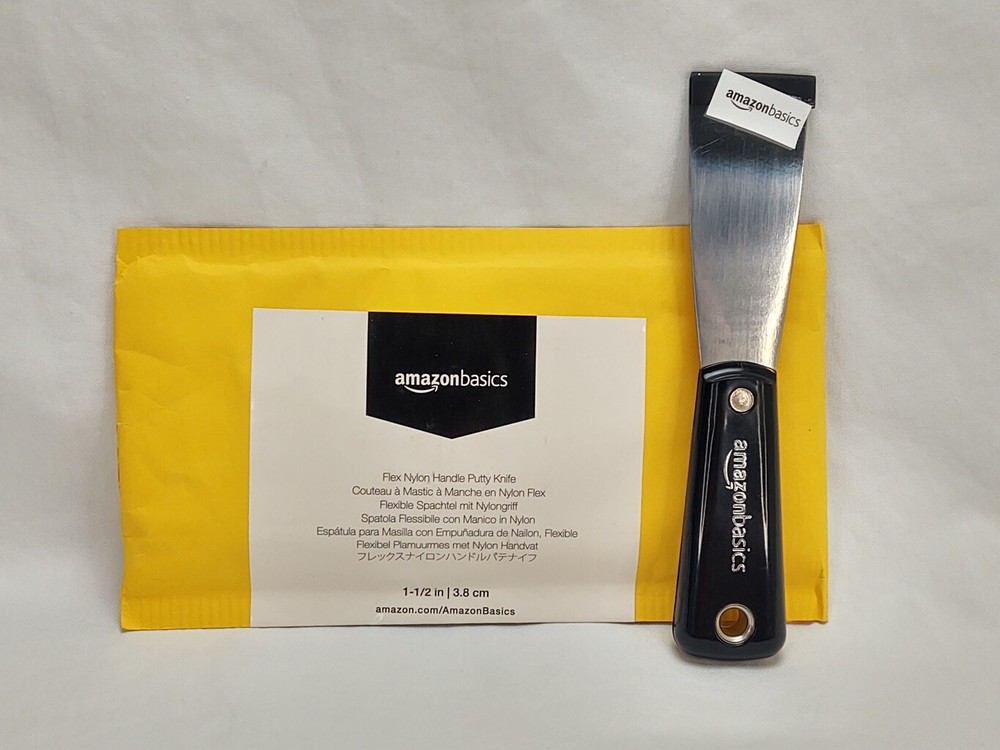 Amazon Basics 1-1/2" Flex Nylon Handle Putty Knife
