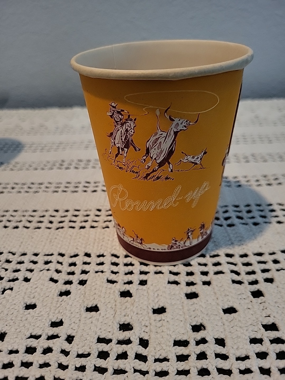 1950s Vintage 9oz Disposable Dixie Cups “Round-Up Design” - 4 Cups Handles