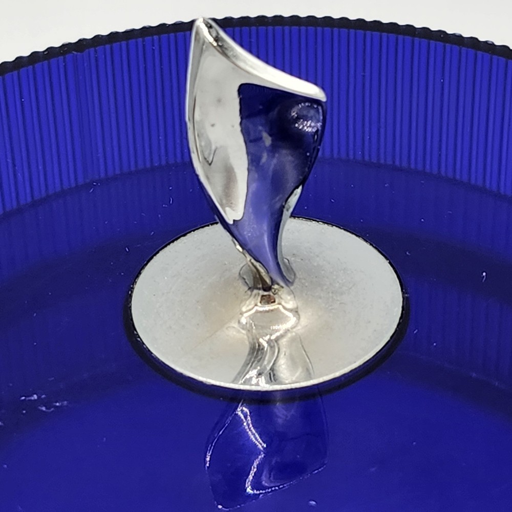 VINTAGE 1971 AVON MOONWIND DUSTING POWDER BOX - BLUE PLASTIC - EMPTY