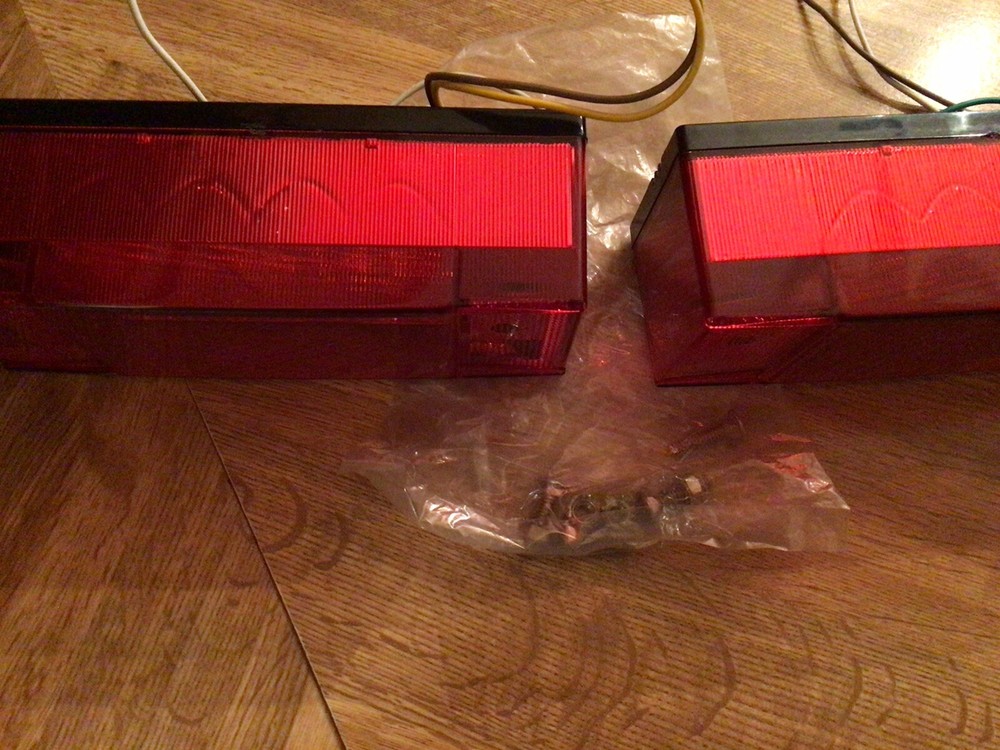 LED SUBMERSIBLE " TRAILER TAIL LIGHTs -6-Function Tail Lamp, Left And Right