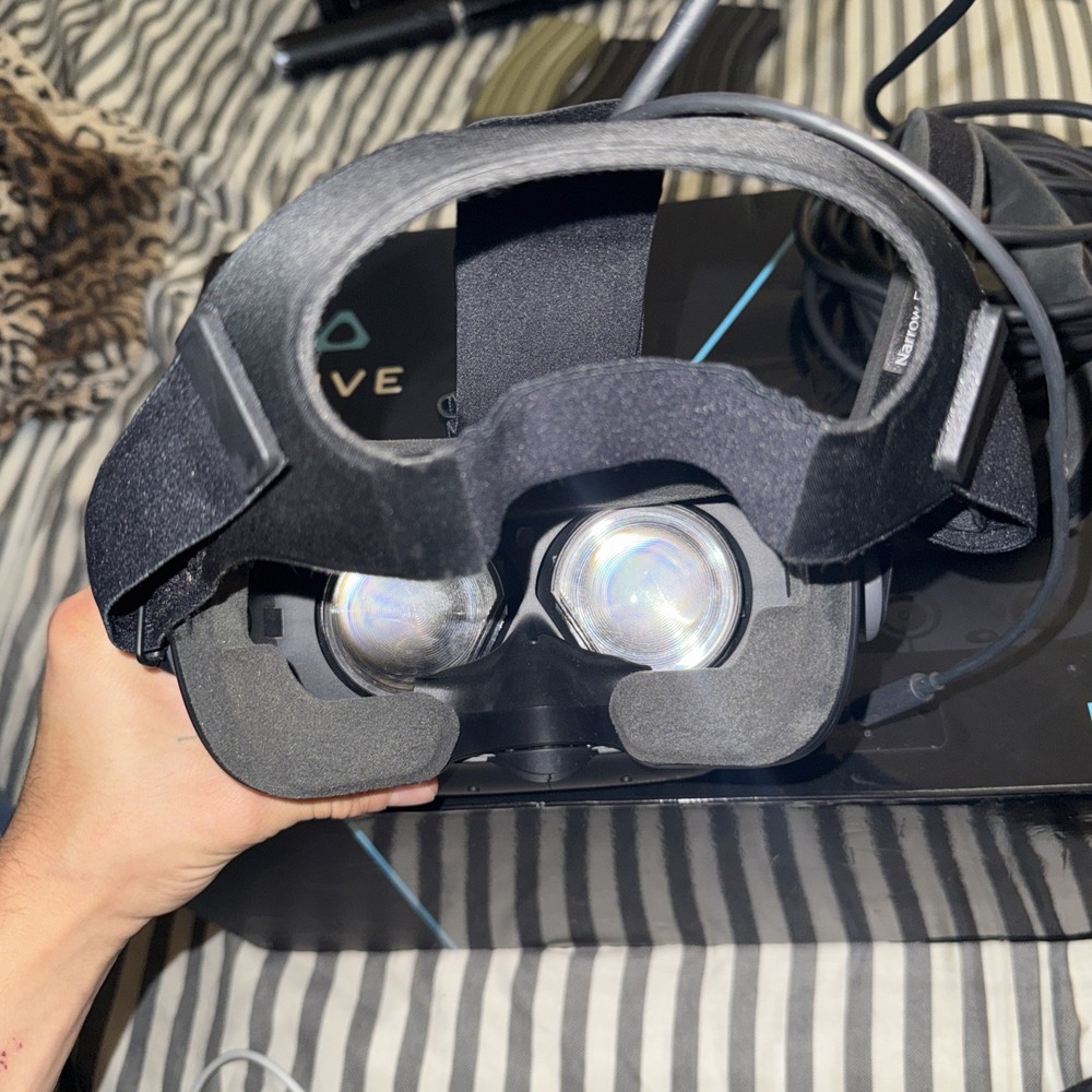 HTC Vive VR Headset, headset only read desc