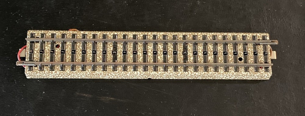 Marklin HO Scale #5111 Straight Feeder Track Section