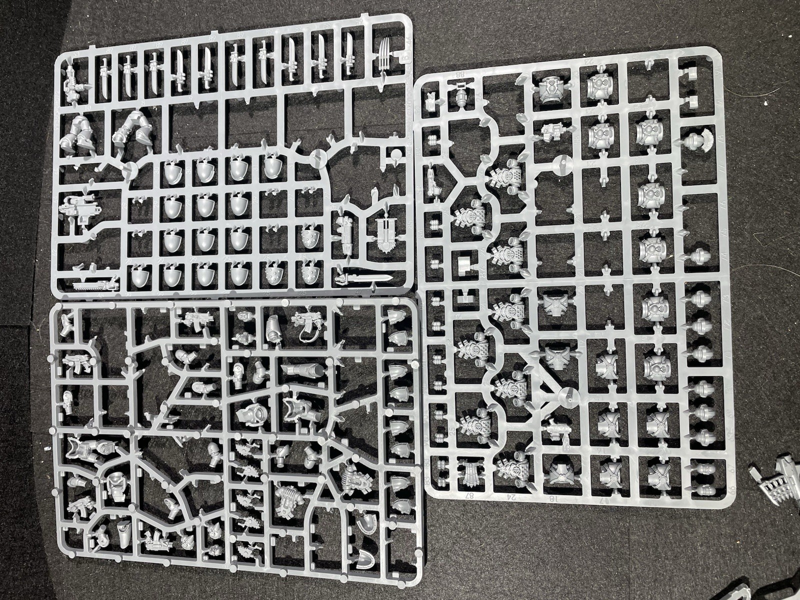 Warhammer 30k / Horus Heresy Space Marine Legionaires bits Lot & Special Weapons