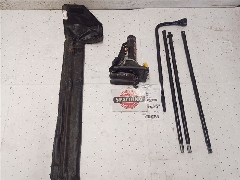 2016 CHEVY SILVERADO Jack And Tools  10986871