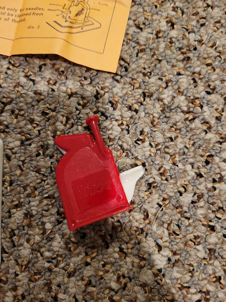 2 pcs Vintage Witch Automatic Needle Threader w/ lnstructions Germany NOS 0104