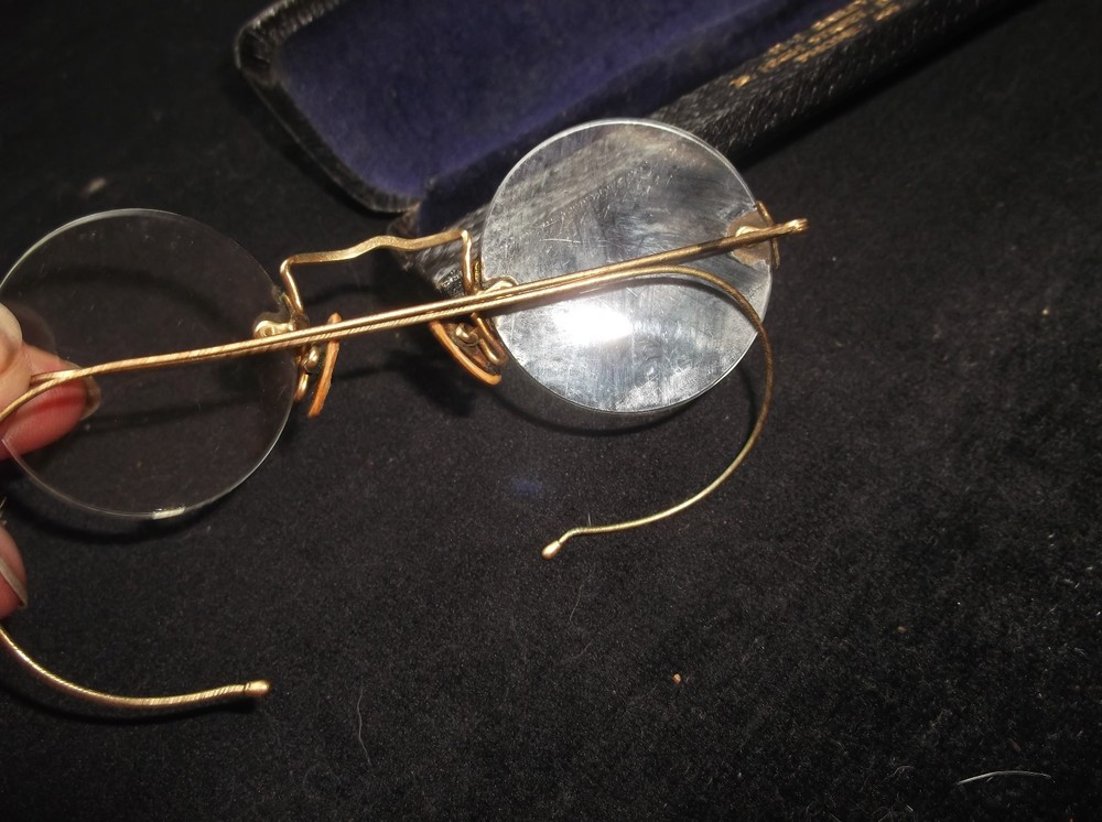 ANTIQUE SPECTACLES RIMLESS - GOLD TONE UNTESTED - SPRINGY HOOK ARMS + OLD CASE