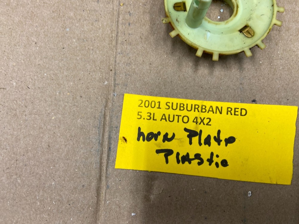 2000-2002 SuBURBAN 1500 HORN PLATE PLASTIC