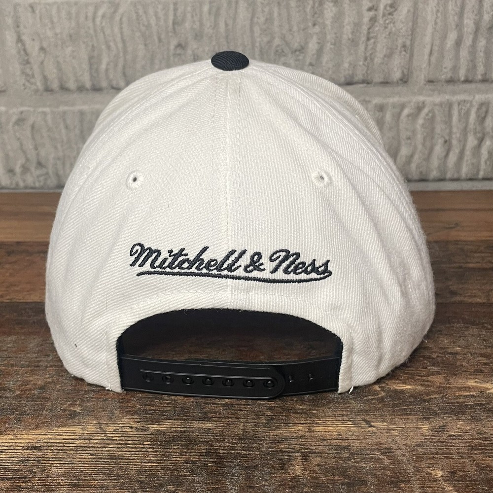 Brooklyn Nets Cap NBA Mitchell & Ness SnapBack hat black and white Adjustable