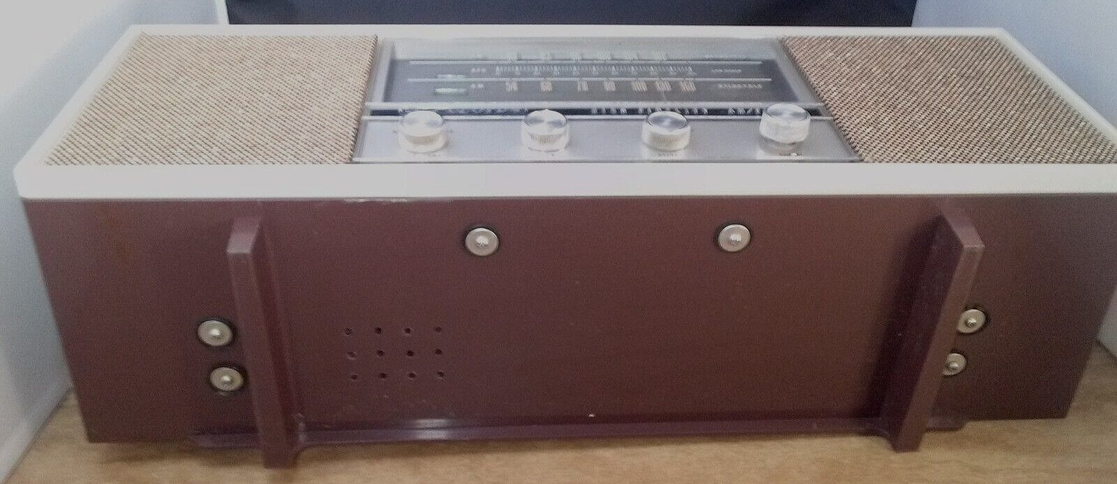 Vintage Lloyd's TM-821A High Fidelity AM/FM Tube Radio