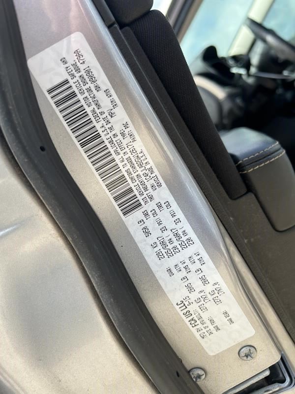 CHEROKEE  2016 Fuse Box Cabin 104581570