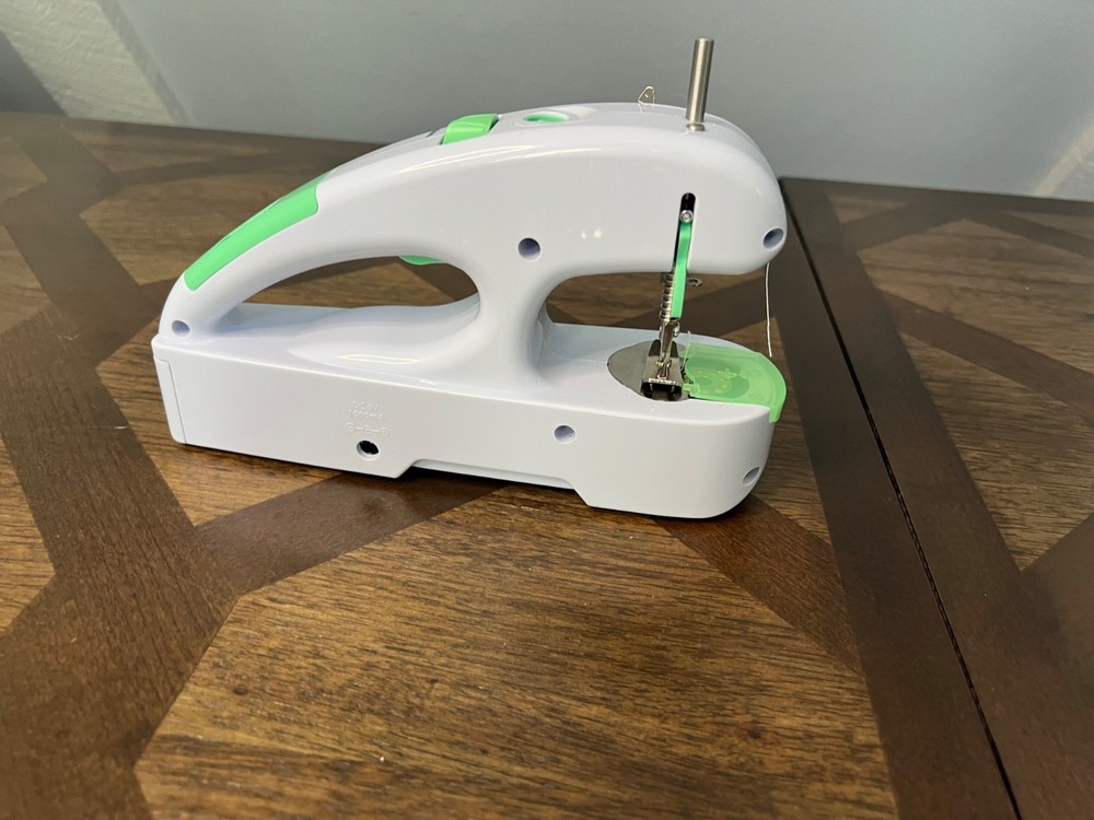 Singer Stitch Quick+ Cordless Mending Sewing Machine Portable