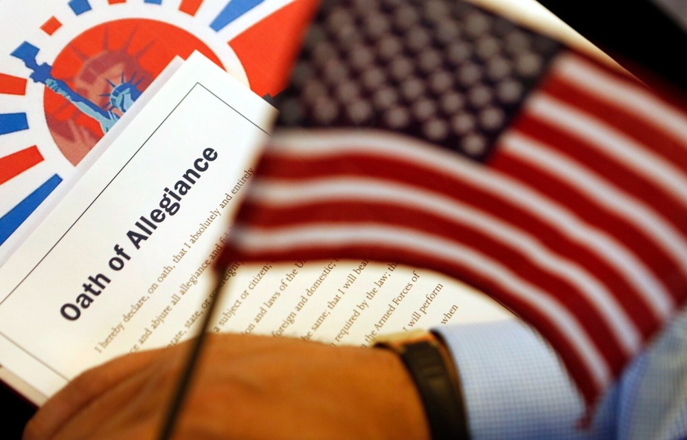 US Citizenship Test Study Guide (Civics Interview, Language) in English on a USB