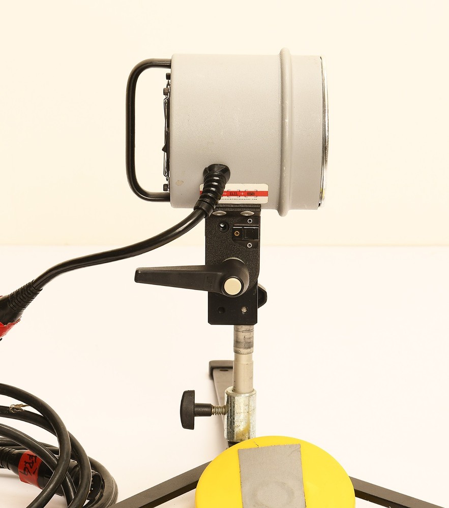 DYNALIGHT 2040 2000 Watt Strobe Head, 16 ' Cord. TESTED!! WORKING!!