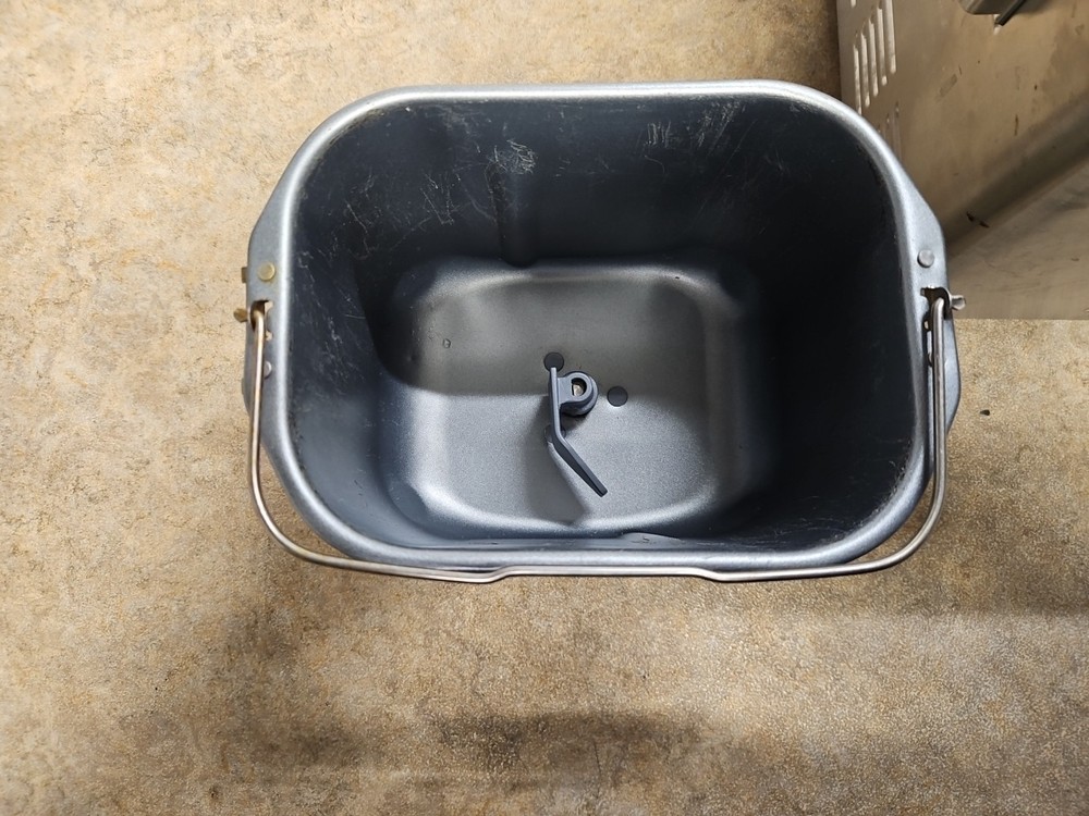 CUISINART CBK-200 Bread Maker 2-Pound Programmable Stainless Steel