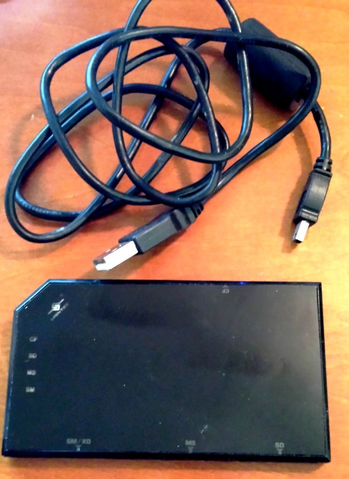 Handy 4" USB 2.0 Memory Card Reader/Writer Vantec UGT-CR-920