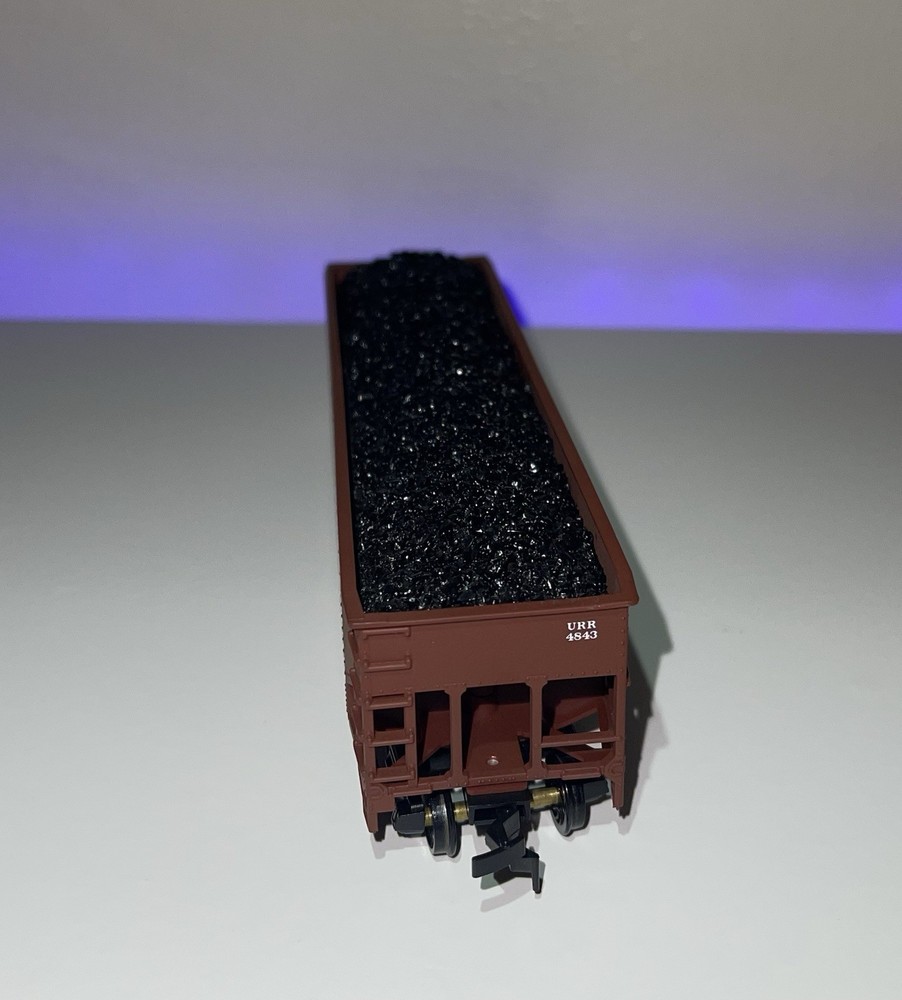 Roundhouse HO 3 bay offset hopper— Union #4843 with load
