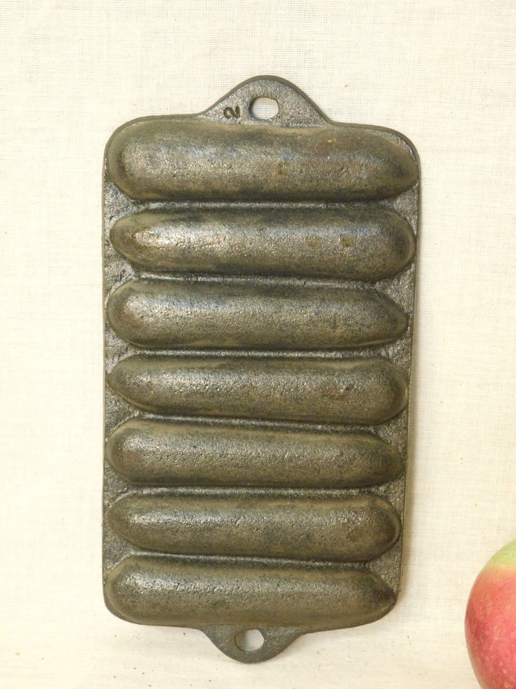 Antique Primitive Vtg Mini 8" Cast Iron Cornbread Mold #2 Corn Cob Ear Baking