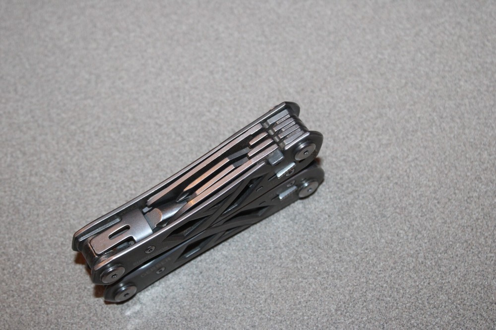 Gerber Suspension-NXT Multi-Tool 12 Tools 2 LOCKBACK BLADES 8970718E