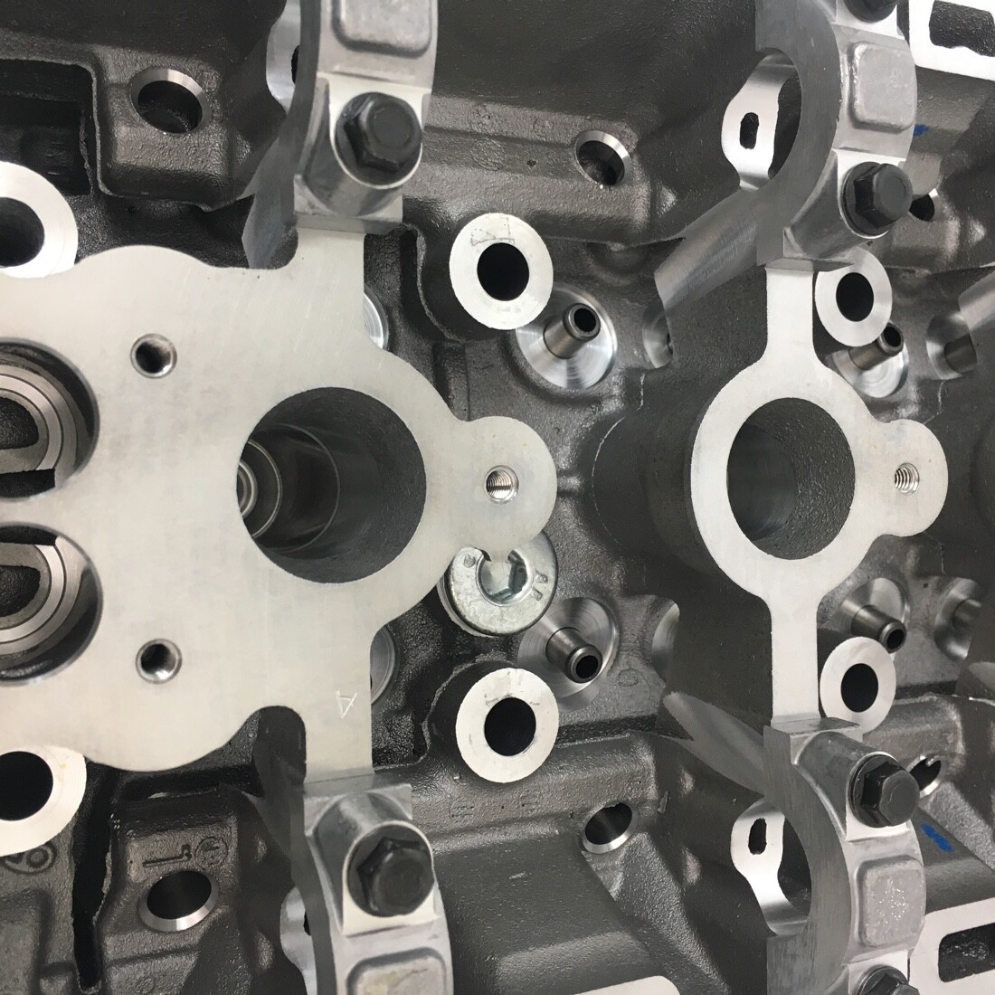 Genuine GM Chevrolet GMC Buick ECOTEC 2.4L DOHC Cylinder Head BARE 12608279