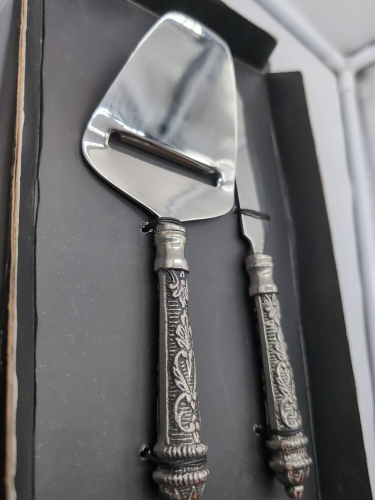 Cynthia Rowley 2 piece wedding cake serving set