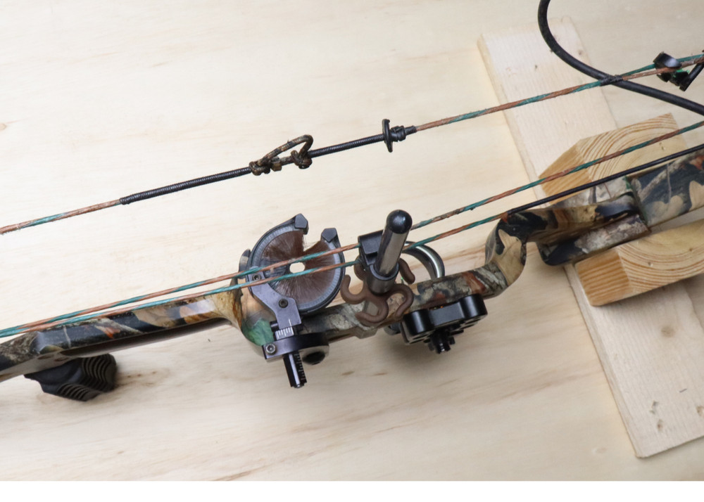 Tec Hunter Extreme Compound Bow w/ Arrows & Quick Release Trigger