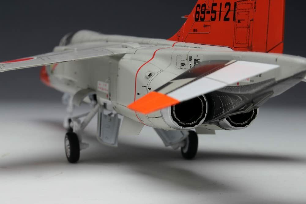 Platz 1/72 air SDF supersonic advanced exercise machine t-2 model car