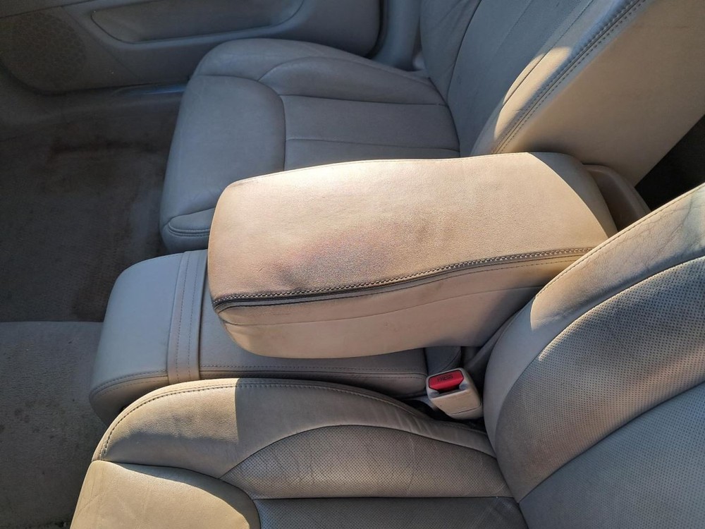 DTS 2007 Glove Box 4830433