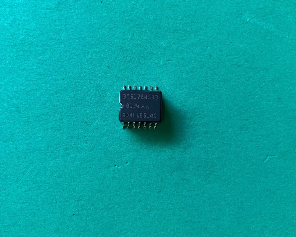 ADXL105JQC Analog Devices acceleration detector  - accelerometer  1 pc