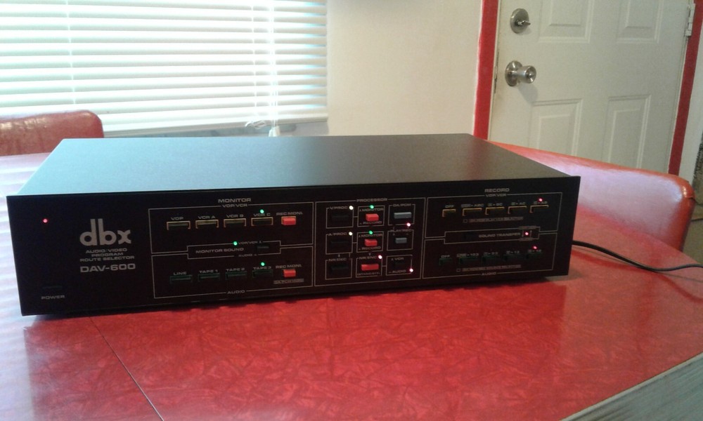 DBX DAV-600 AUDIO VIDEO PROGRAM ROUTE SELECTOR , Beautiful