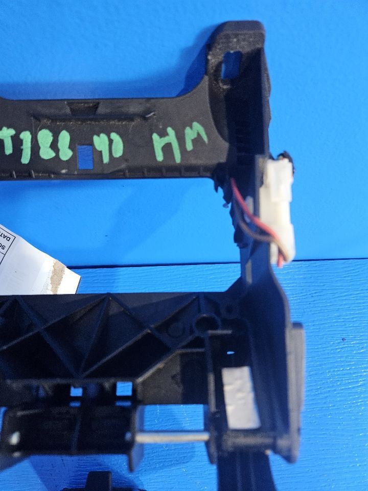 2006 BMW 325XI ARM REST