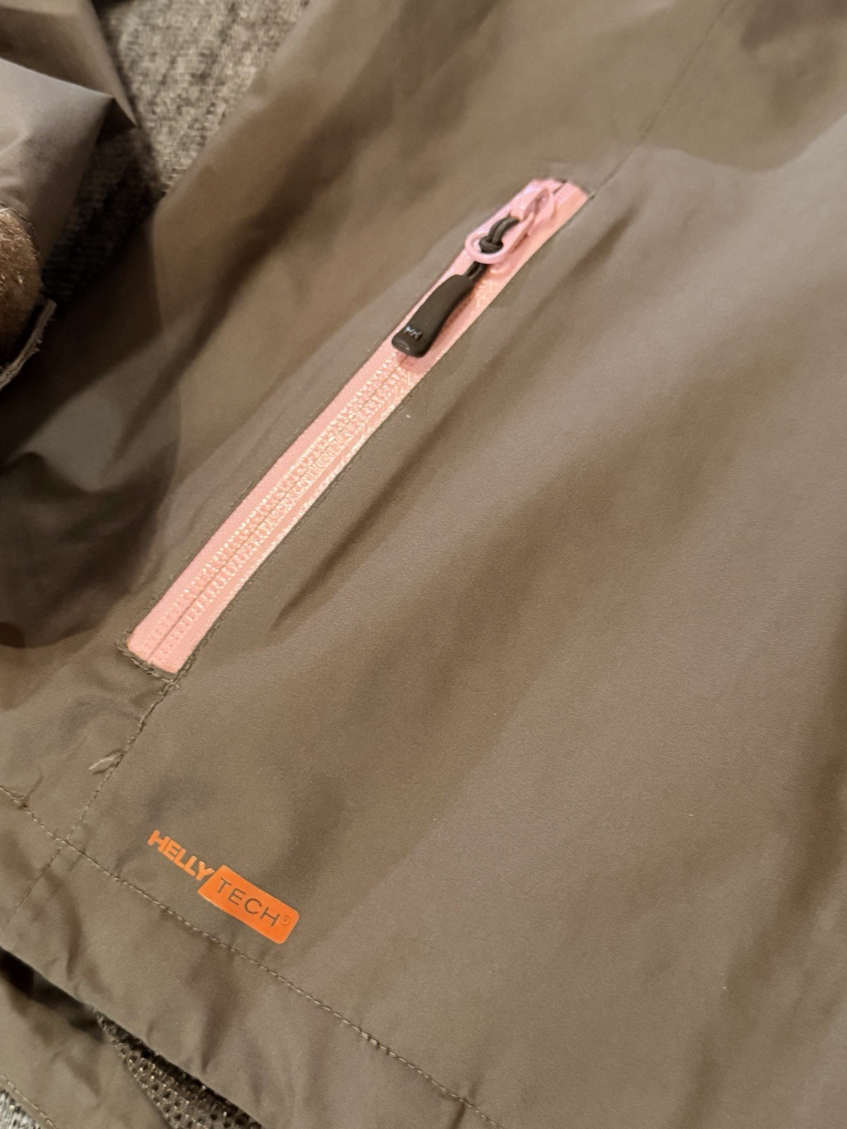 Helly Hansen Shell Rain Jacket Brown w/ Pink Feather Detail Youth Sz L Women’s S