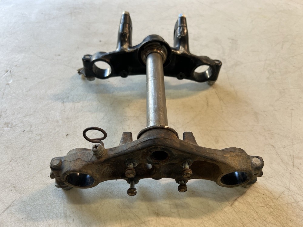 1983 SUZUKI DR125 UPPER LOWER TRIPLE TREE CLAMPS