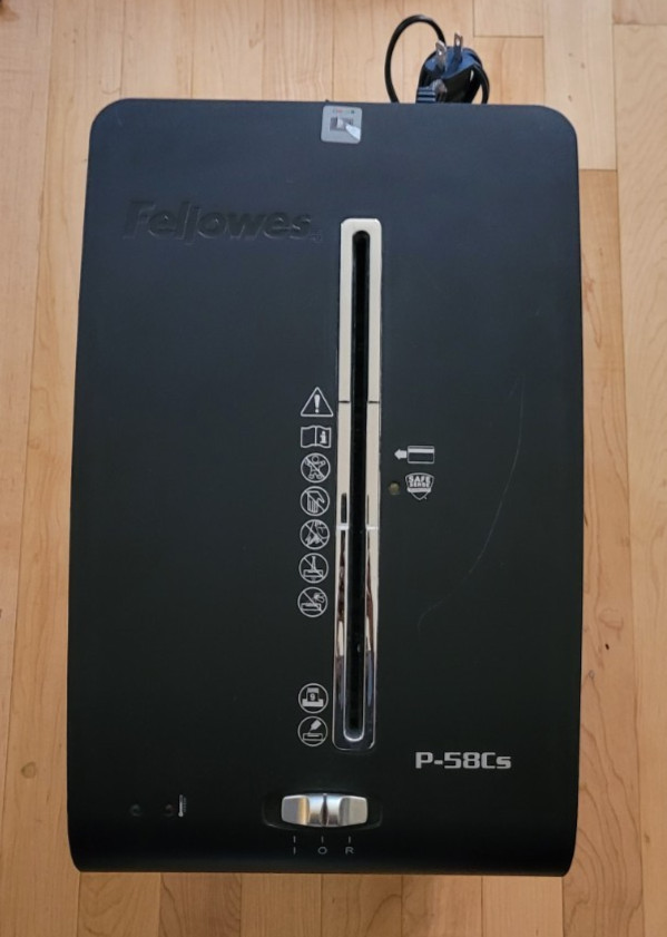 FELLOWES CROSS CUT PAPER SHREDDER Model P-58CS