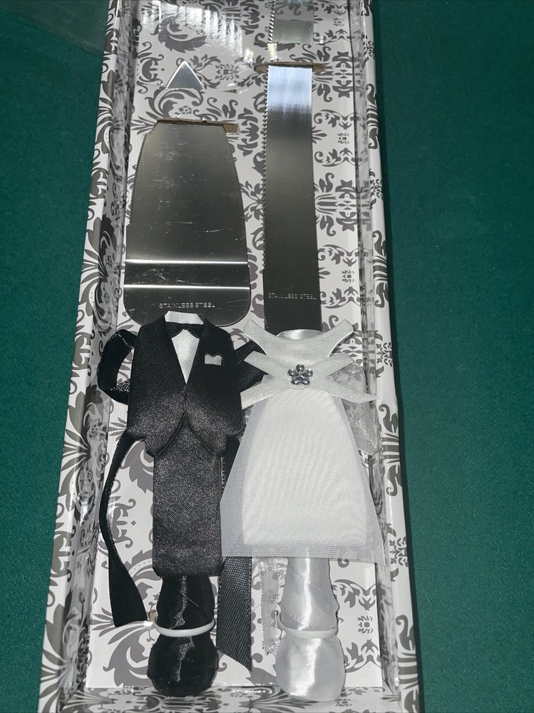 bride and groom cake serving set