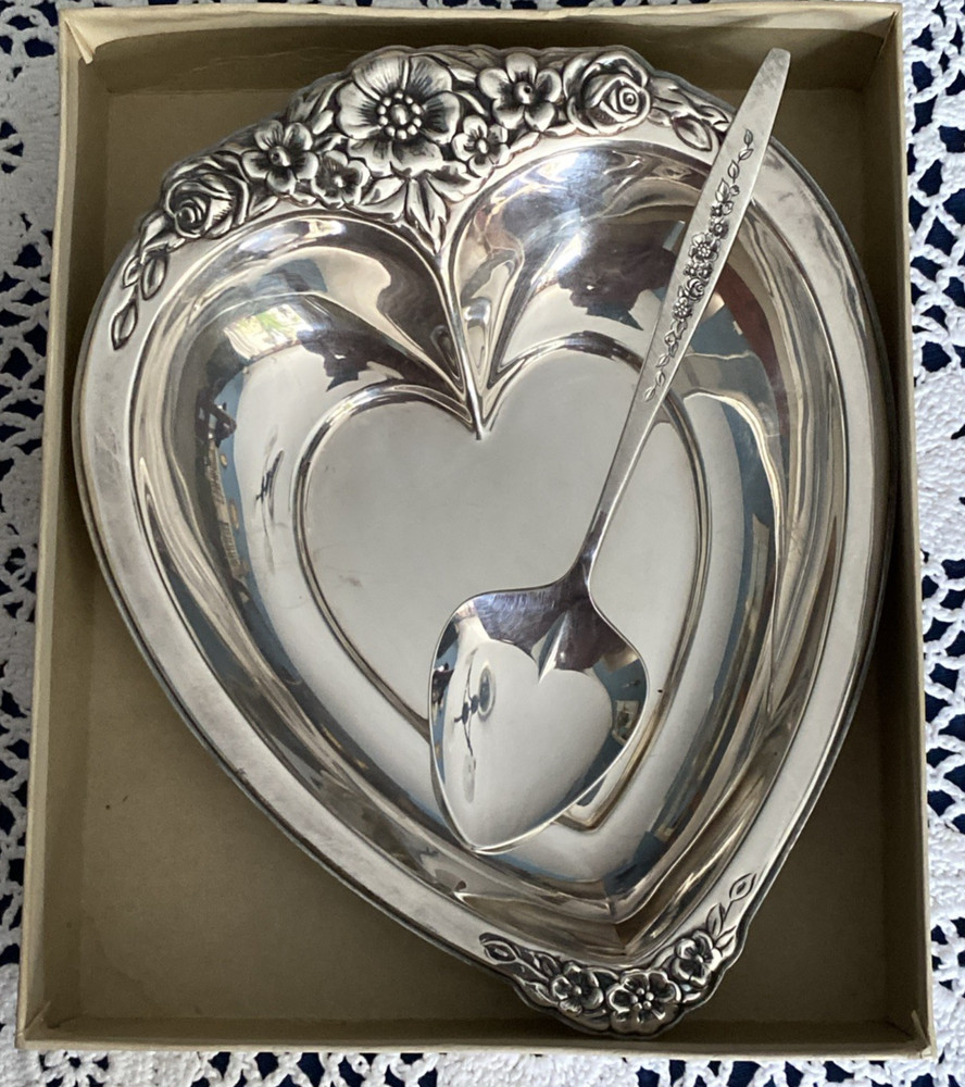 VNG MCM International DeepSilver Laurel Mist 2 piece Party Set/Serving Heart