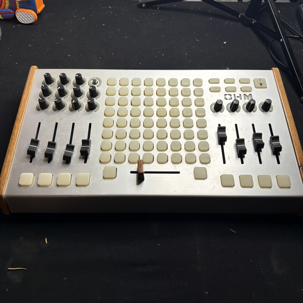 Livid Instruments Ohm Midi Controller