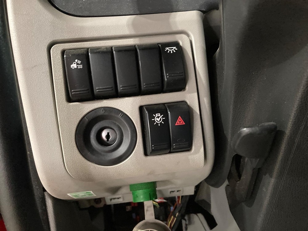 2013-2022 Peterbilt 579 IGNITION Dash Panel - Used