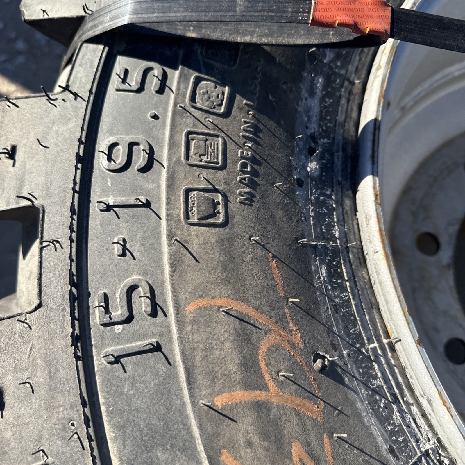 15x19.5 Boom Lift Tire Titan 12 Ply