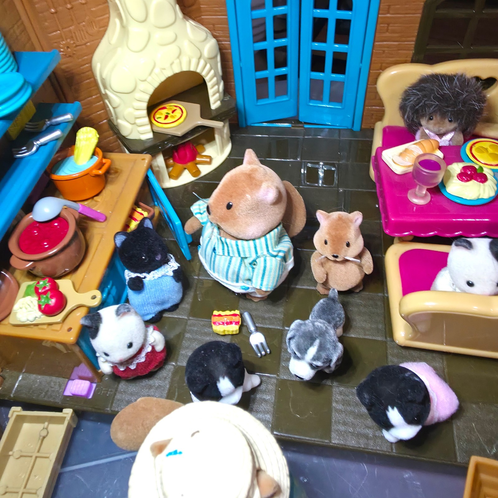 Lil Woodzeez Restaurant Boating Playset Bundle 14 Critters Food Groceries & More