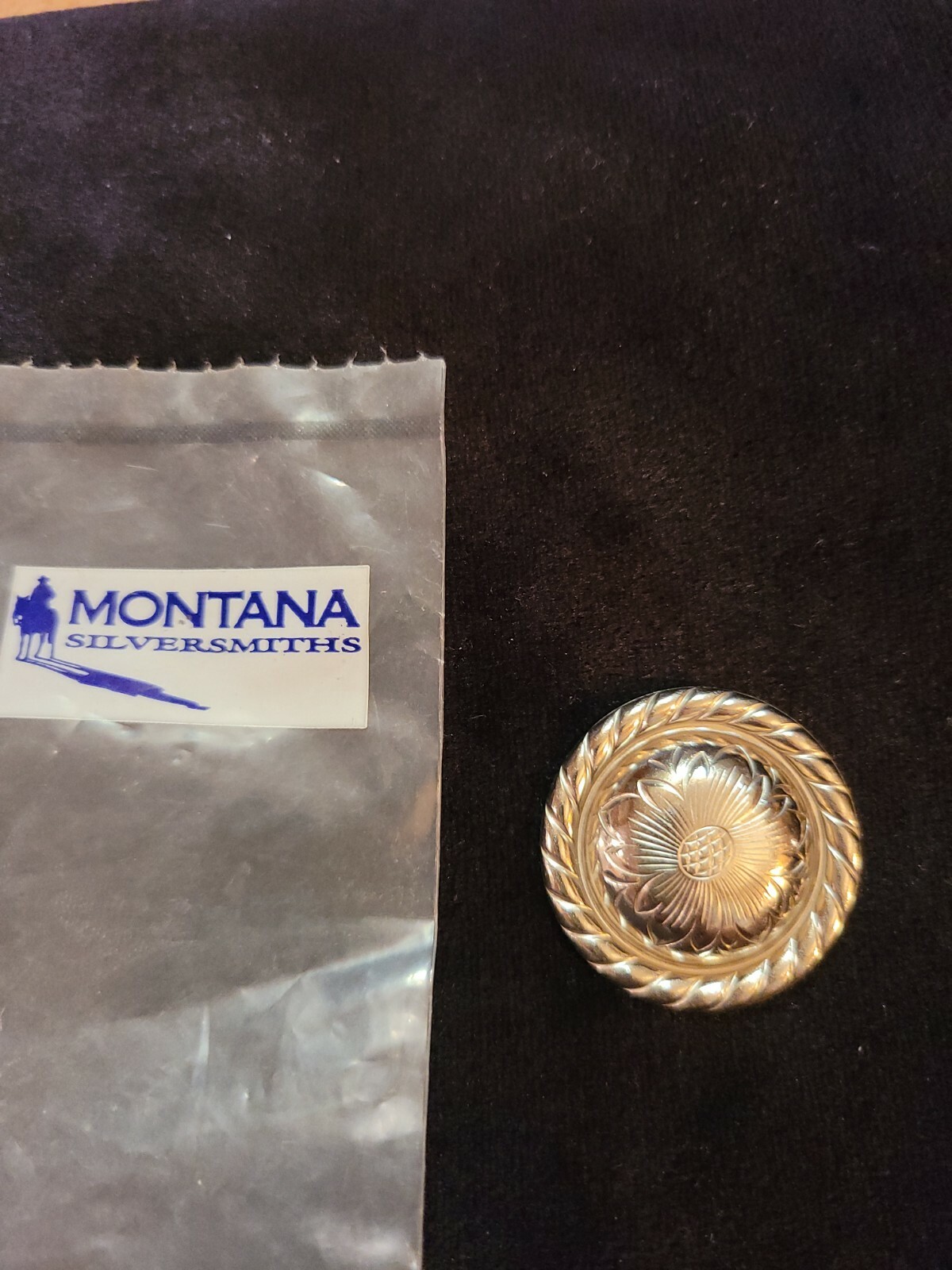 Montana silver  1 1/4 floral  Chicago screw new 1 pc