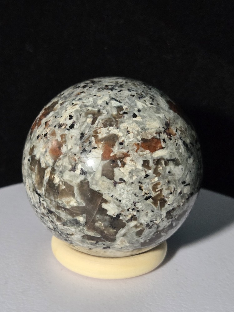 Yooperlite Sphere 57 mm 258 grams