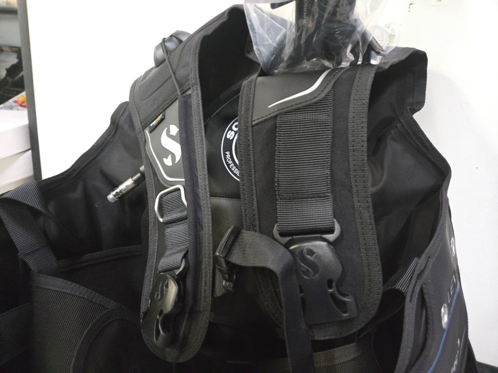 SCUBAPRO Level Weight Integrated System Medium WAS NEVER USED