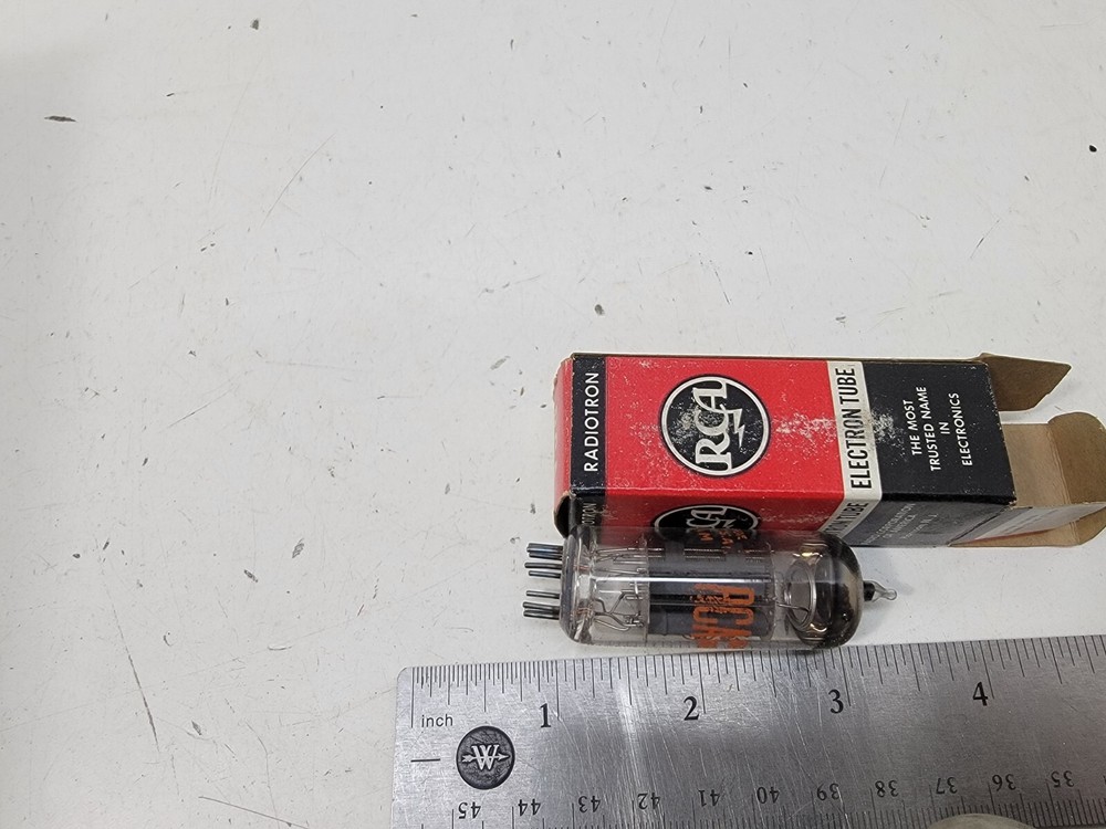 VINTAGE VACUUM ELECTRON TUBE RCA 8KA8