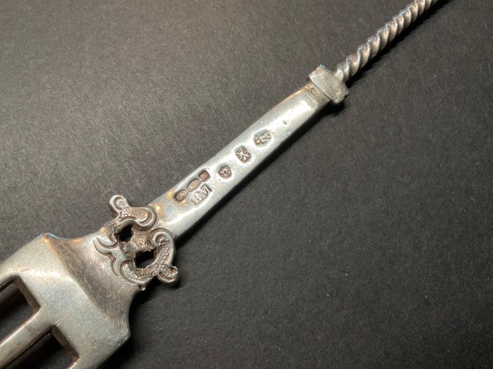 NERESHEIMER 19thC GERMAN HANAU SILVER APOSTLE FORK NO MONOGRAM 8”